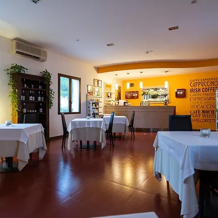 Club Azzurro & 4*