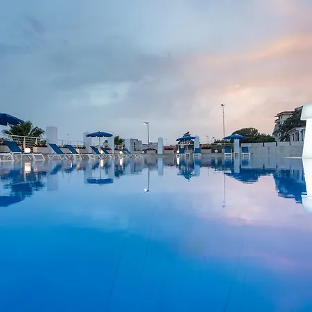 Club Azzurro & Hotel 4*