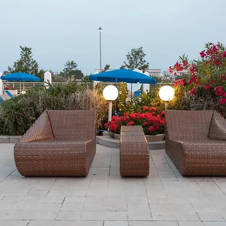 Club Azzurro & Hotel 4*