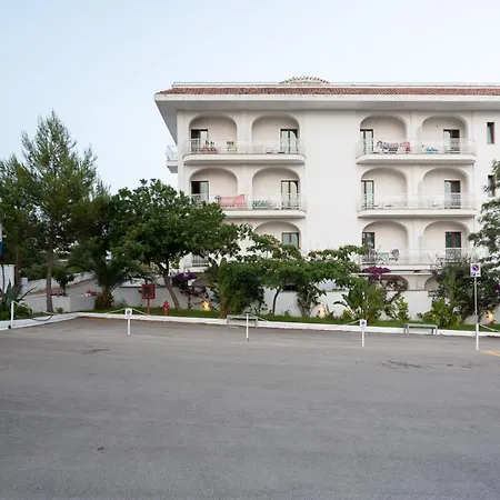 Club Azzurro & Hotel 4*